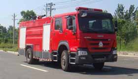 湖北江南與鄂爾多斯簽訂的消防車準備發(fā)車