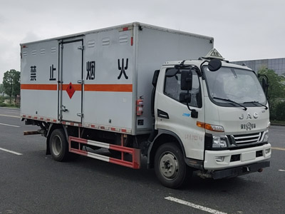 江特牌JDF5120XRYHFC6型易燃液體廂式運(yùn)輸車