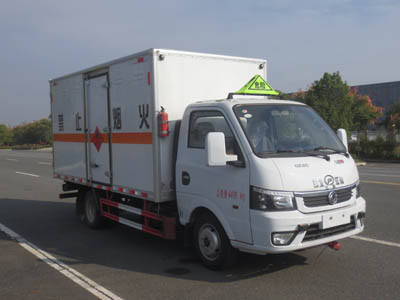 江特牌JDF5042XRQE6型易燃?xì)怏w廂式運(yùn)輸車(chē)
